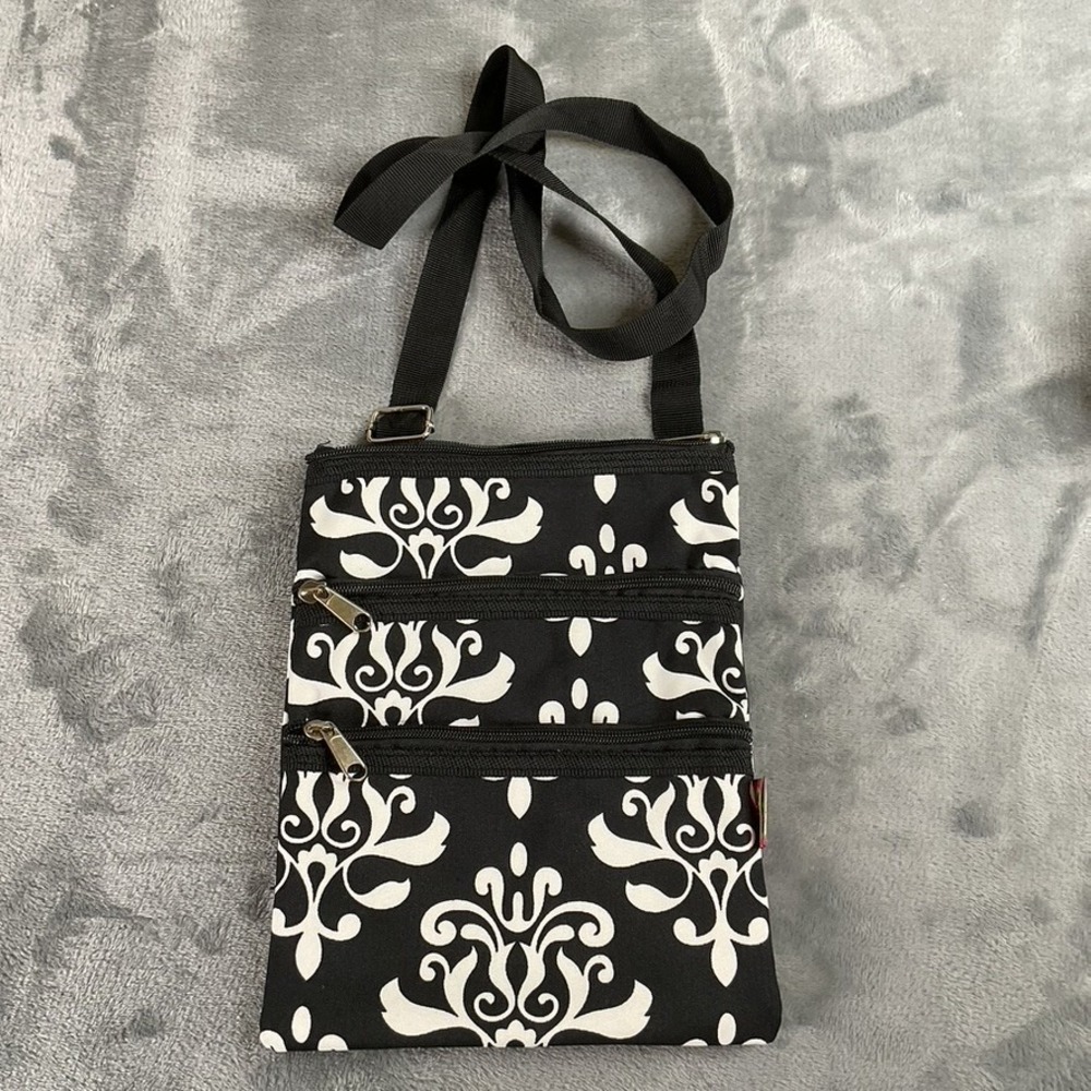 NGil Crossbody Bag Black White Messenger Hipster Adjustable 3 Zip Pockets New‎